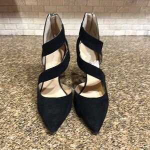 Nine West Women’s “AREILIAO” Black Suede Wrap Around Pointed Toe Heel Size 6